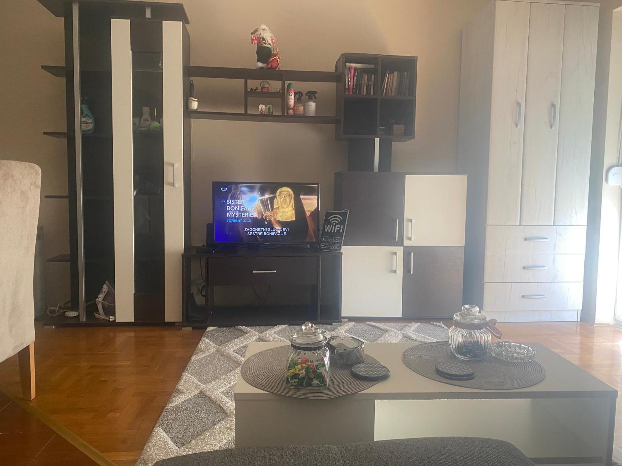Stan Blizu Izlaza Na Autoput Mali Mokri Lug Bagian luar foto